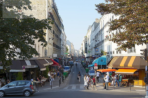 Frankreich  Paris  15. Arrondissement  Weitwinkelaufnahme der Rue du Commerce