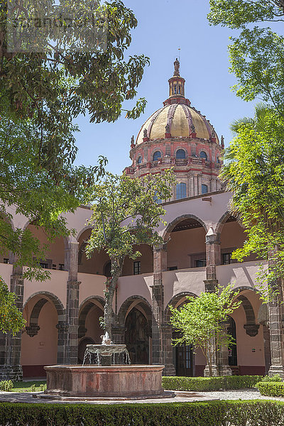 Mexiko  Staat Guanajuato  San Miguel de Allende  Patio des Kulturzentrums El Nicromante  alter Kreuzgang  Bildende Kunst