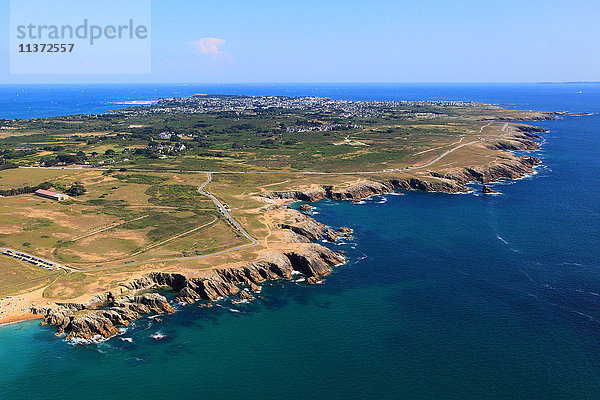 Frankreich  Westfrankreich  Luftaufnahme der Halbinsel Quiberon. Wilde Küste.