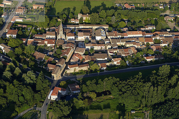 Frankreich  Südfrankreich  Luftaufnahme der Stadt Villefranche du Queyran