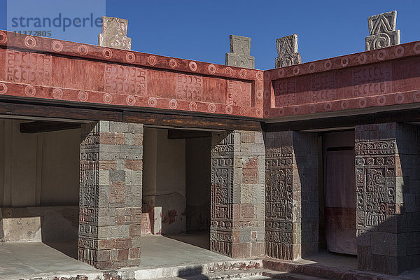 Mexiko  Staat Mexiko  Teotihuacan. Präkolumbische archäologische Stätte  200 v. Chr.  UNESCO-Weltkulturerbe. Basreliefs Schloss Quetzalpapalotl