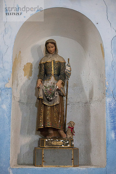 Frankreich  Aude  Bugarach  Kirche  Statue der Heiligen Germaine von Pibrac