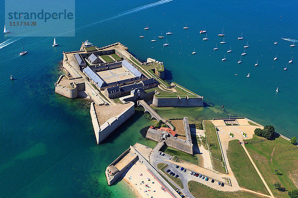 Frankreich  Bretagne  Morbihan. Lorient. Port Louis Citadel. Luftaufnahme.