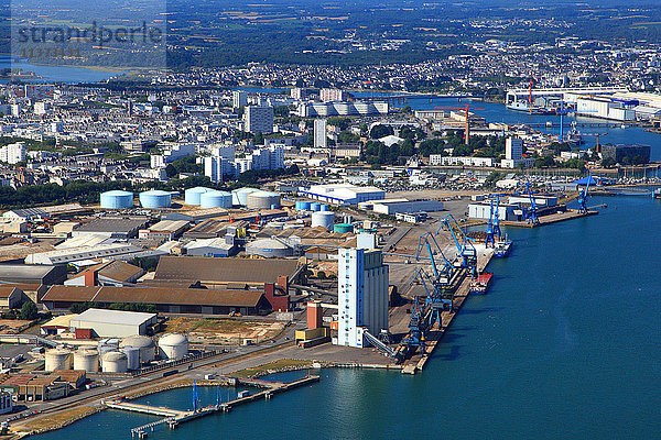 Frankreich  Bretagne  Morbihan. Lorient. Frachthafen. Luftaufnahme.