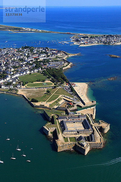 Frankreich  Bretagne  Morbihan. Lorient. Port Louis Citadel. Luftaufnahme.