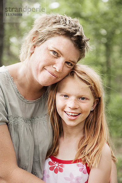 Porträt einer Mutter mit Tochter