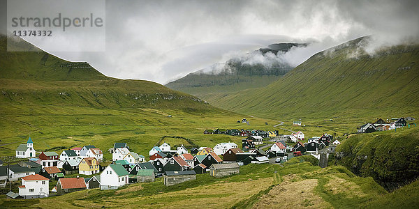 Dorf im Tal