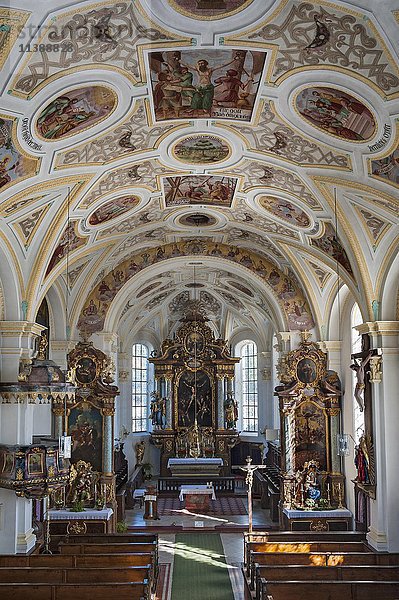 Innenraum der Pfarrkirche St. Andreas  Fischbachau  Oberbayern  Bayern  Deutschland  Europa