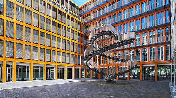 Endlose Treppe  Doppelhelix  Skulptur  Künstler Olafur Eliasson  Wirtschaftsprüfungsgesellschaft KPMG  Westend  Schwantalerho?he  München  Bayern  Deutschland  Europa