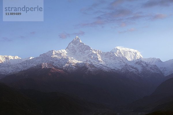 Blick auf den Machhapuchhare von Sarangkot  Annapurna-Region  Nepal  Asien