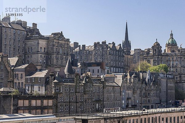 Blick auf das historische Zentrum  Edinburgh  Schottland  Vereinigtes Königreich  Europa