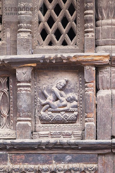 Erotische Ausstellung im Dattatreya-Tempel  Bhaktapur  Nepal  Asien