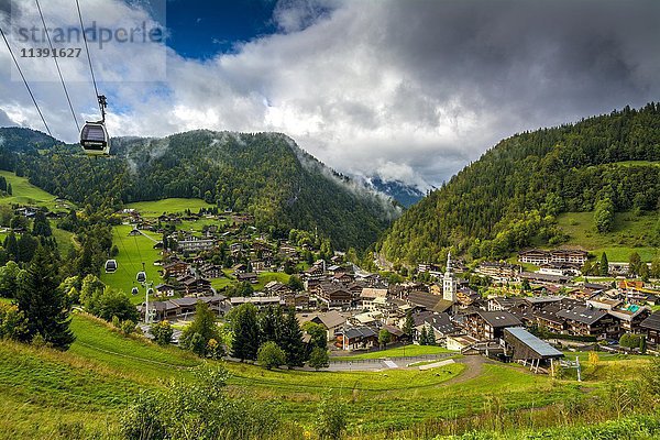 Dorf La Clusaz  Departement Haute-Savoie  Auvergne-Rhone-Alpes  Frankreich  Europa