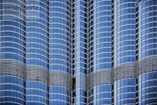 Fensterputzer an der Glasfassade des Burj Khalifa  Downtown  Dubai  Vereinigte Arabische Emirate  Asien