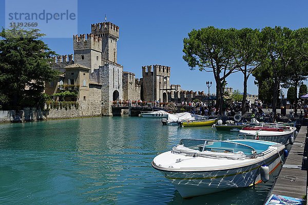 Schloss Scaliger  Sirmione  Gardasee  Provinz Brescia  Lombardei  Italien  Europa