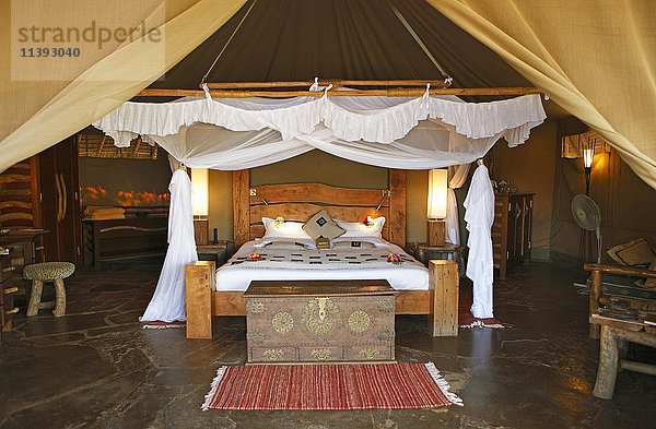 Safari-Luxuszelt  Innenraum  Severin Safari Camp  Tsavo West National Park  Taita-Taveta County  Kenia  Afrika