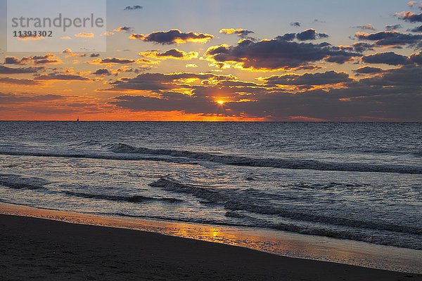 Sonnenuntergang  Scheveningen  Den Haag  Holland  Die Niederlande  Europa