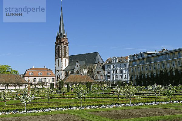 Prinz-Georgs-Garten und St. Elisabeth-Kirche  Darmstadt  Hessen  Deutschland  Europa