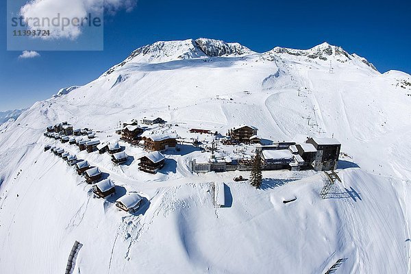 Luftaufnahme  Skigebiet Fiescheralp  Ferienort Fiesch vor Eggishorn und Bettmerhorn  Kühboden  Aletschplateau  Kanton Wallis  Schweizer Alpen  Schweiz  Europa