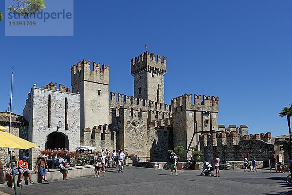 Schloss Scaliger  Sirmione  Gardasee  Provinz Brescia  Lombardei  Italien  Europa