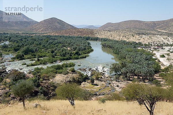 Kunene-Fluss bei den Epupa-Fällen  Kaokoveld  Namibia  Afrika