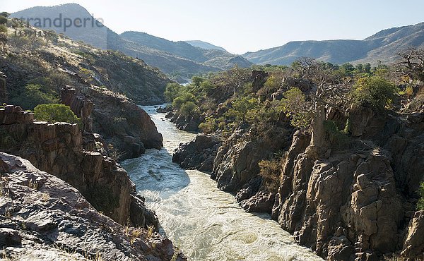 Kunene-Fluss bei den Epupa-Fällen  Kaokoland  Namibia  Afrika