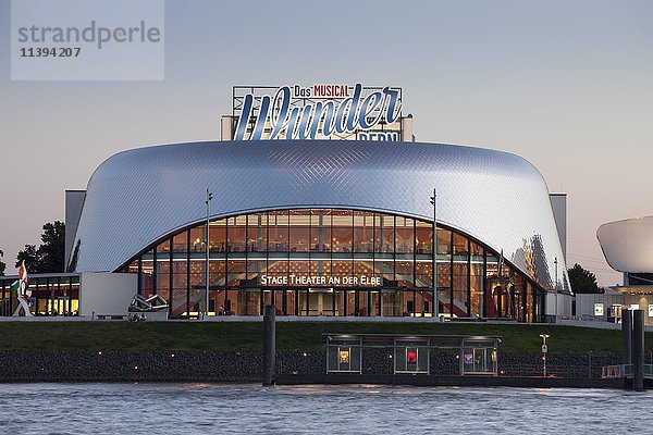 Stage Theater an der Elbe  Musiktheater  Das Wunder von Bern  Hafen  Hamburg  Deutschland  Europa