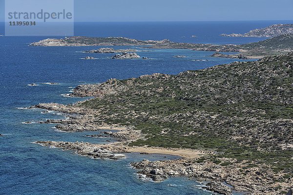 Zerklüftete Küste  Insel La Maddalena  Provinz Sassari  Region Gallura  Sardinien  Italien  Europa