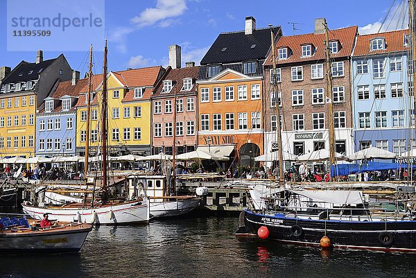 Nyhavn-Kanal  Hafen- und Vergnügungsviertel  Kopenhagen  Dänemark  Europa