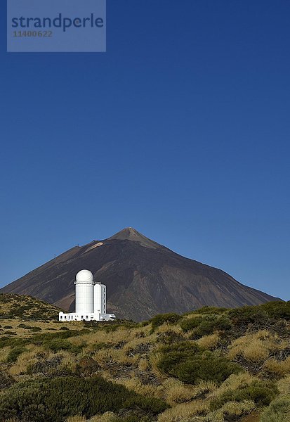 Teide-Observatorium  Berg Teide im Hintergrund  Vulkan  Teide-Nationalpark  Teneriffa  Kanarische Inseln  Spanien  Europa