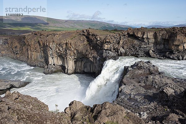 Wasserfall Aldeyjarfoss  Fluss Skjalfandafljot  Sprengisandur  Isländisches Hochland  Island  Europa