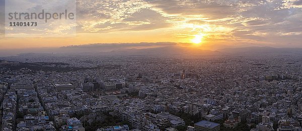 Stadtbild  Sonnenuntergang  Athen  Griechenland  Europa