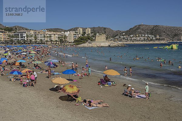 Platja de L'Ampolla Strand mit Festung  Moraira  Alicante  Costa Blanca  Spanien  Europa