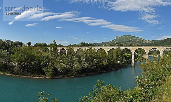 Viadukt über den Fluss Le Buech  Sisteron  Provence  Provence-Alpes-Côte d'Azur  Frankreich  Europa