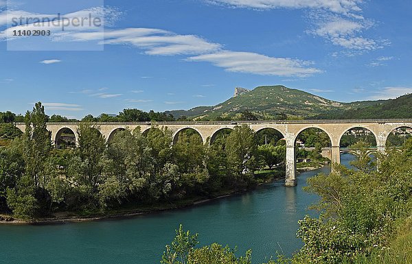 Viadukt über den Fluss Le Buech  Sisteron  Provence  Provence-Alpes-Côte d'Azur  Frankreich  Europa