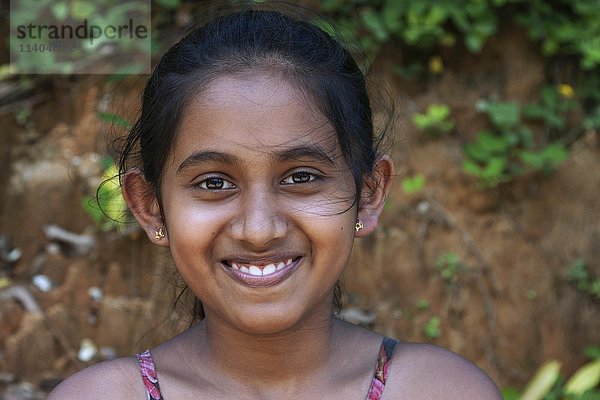 Einheimisches Mädchen  Singhalesen  in der Nähe von Nuwara Eliya  Zentralprovinz  Sri Lanka  Asien