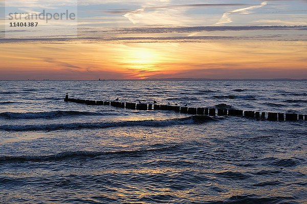 Sonnenaufgang an der Ostsee  Seebad Bansin  Usedom  Mecklenburg-Vorpommern  Deutschland  Europa