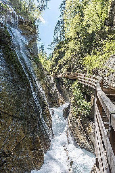 Promenade am Wimbach  Wimbachklamm Wimbachtal  Ramsau bei Berchtesgaden  Berchtesgadener Land  Oberbayern  Bayern  Deutschland  Europa