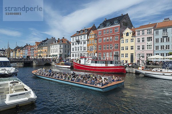 Nyhavn-Kanal  Ausflugsschiff  Kopenhagen  Hauptstadtregion von Dänemark  Dänemark  Europa