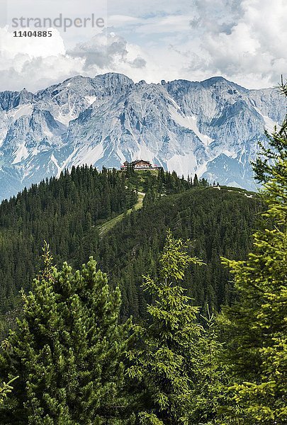 Blick auf die Hochwurzenhütte  Schladminger Tauern  Schladming  Steiermark  Österreich  Europa