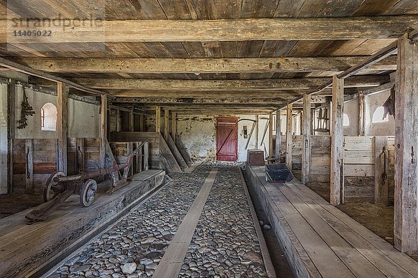 Scheune des historischen Bauernhofes Kommandørgård um 1748  Museum  Dänisches Nationalmuseum  Innenräume  Dorf Toftum  Rømø  Region Süddänemark  Dänemark  Europa