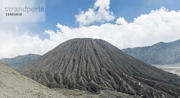 Mount Batok  Vulkan  Bromo Tengger Semeru National Park  Ost-Java  Indonesien  Asien