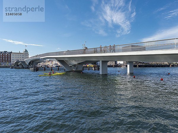 Neue Fahrrad- und Fußgängerbrücke  innere Hafenbrücke  Schmetterlingsbrücke  3-Wege-Brücke  2016  Hafen  Kopenhagen  Dänemark  Europa