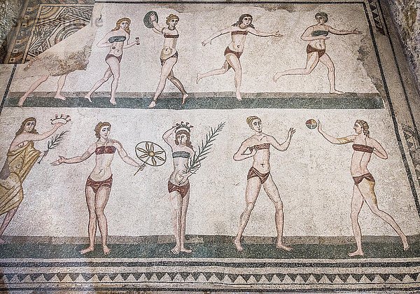 Antikes römisches Bodenmosaik  Bikini-Mädchen-Mosaik  Villa Romana del Casale  UNESCO-Weltkulturerbe  Piazza Armerina  Provinz Enna  Sizilien  Italien  Europa