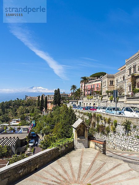 Taormina mit Ätna  Sizilien  Italien  Europa