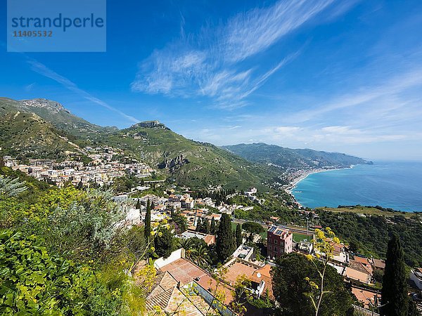 Blick auf die Bucht  Taormina  Sizilien  Italien  Europa