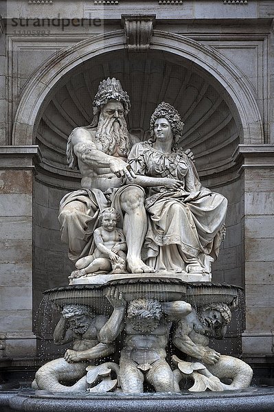 Albrecht-Brunnenskulptur  enthüllt 1869  männlich symbolisch für die Donau  weiblich symbolisch für Wien  Albertina Museum  Wien  Österreich  Europa