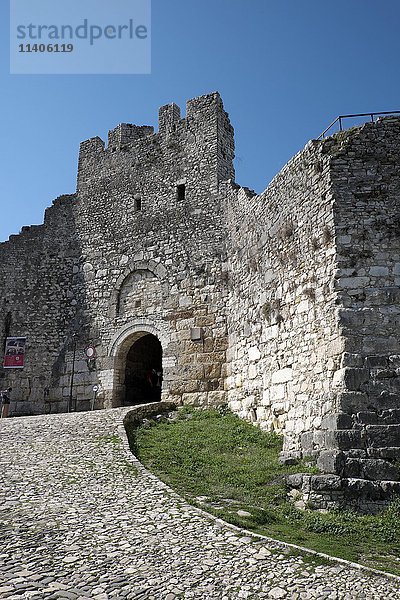 Haupttor der Festung  Burg Berat  Berat  Albanien  Europa