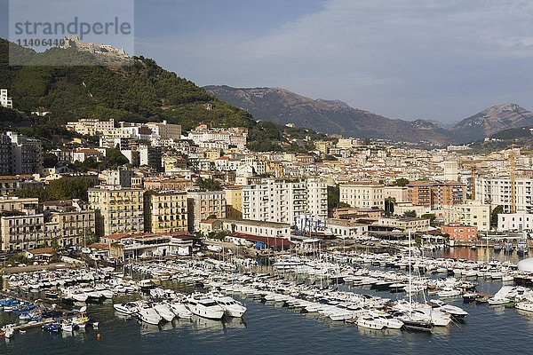 Yachten und Sportboote im Yachthafen von Salerno  Kampanien  Italien  Europa