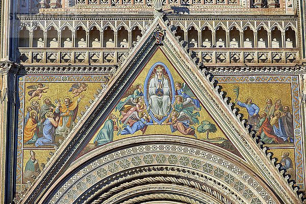 Fassade des Doms von Orvieto  Cattedrale di Santa Maria Assunta  Detail mit Mosaik  Orvieto  Umbrien  Italien  Europa